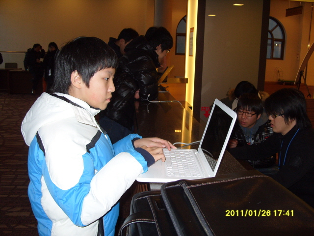 2011-HCI-Workshop S1050045.JPG